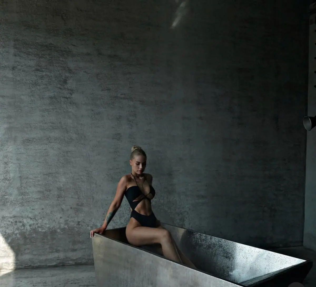 Alya escort in Dubai