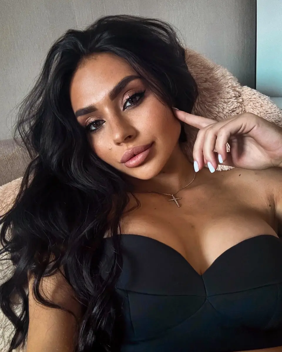 Elya escort in Dubai
