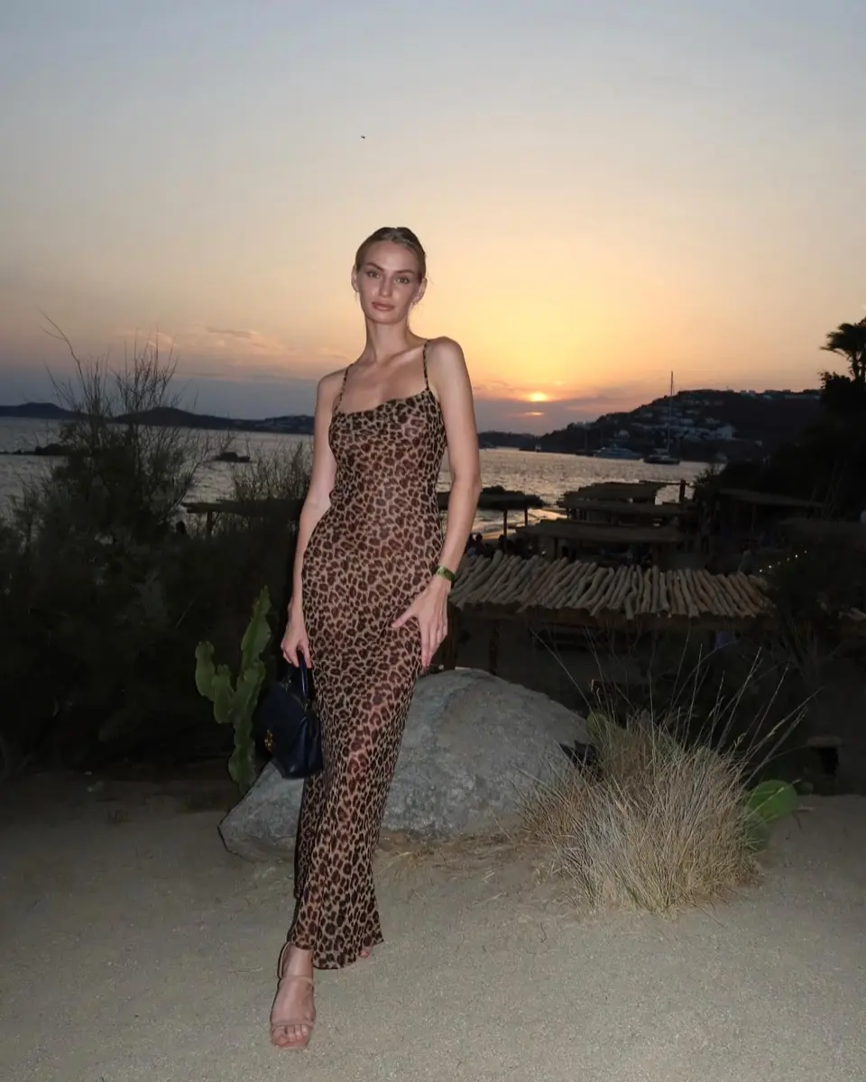 Salivaniya escort in Dubai