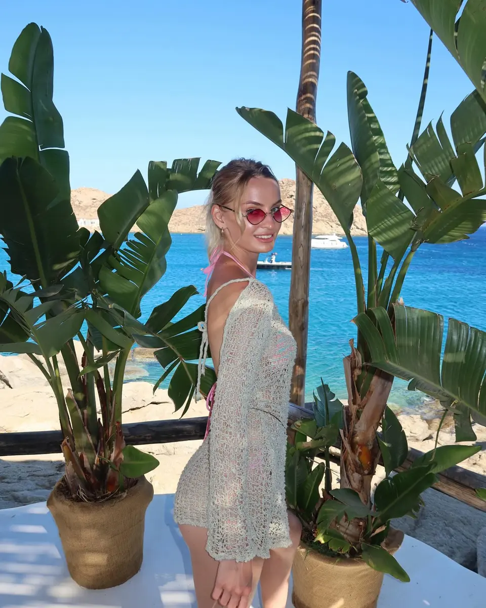 Salivaniya escort in Dubai