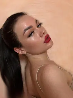 Камень эскорт в городе Дубай